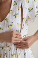 Tehotenské šaty na dojčenie Lovely Midi Dress White with Lemons SS