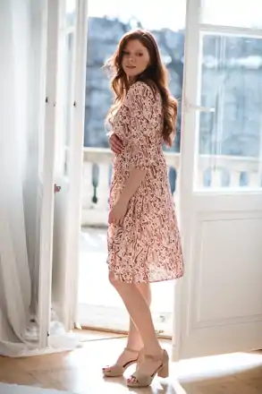 Tehotenské šaty na dojčenie, 3/4 rukáv, Lovely Midi Dress Beige Print 
