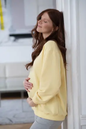 Tehotenská a dojčiaca oversized mikina Milk It Easy Yellow