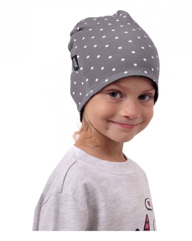 Detská bavlnená čiapka,obojstranná čierna+šedá s bodkami